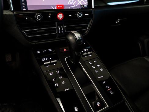 Used 2024 Porsche Macan image 35