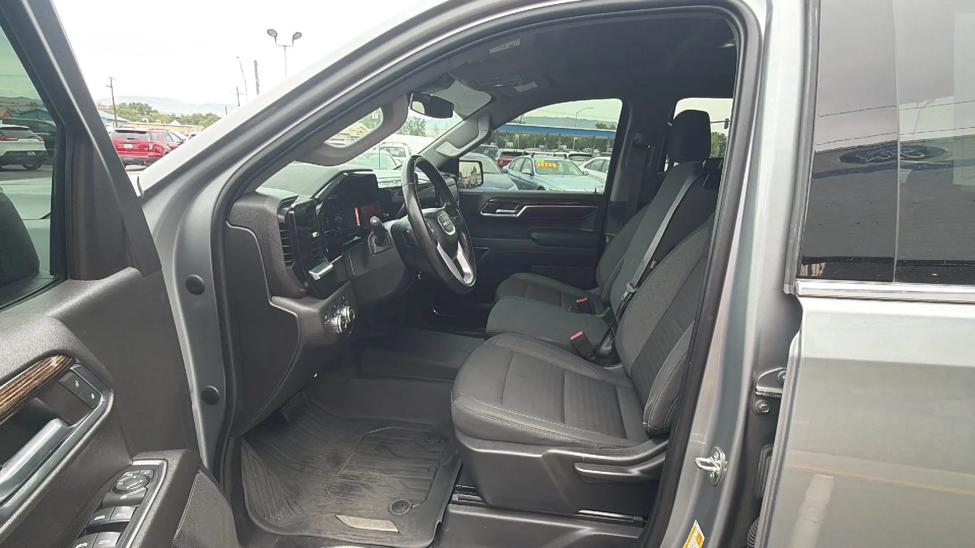 Used 2023 GMC Sierra 1500 SLE w/ Enhanced Capability Package AWD/4WD image 8