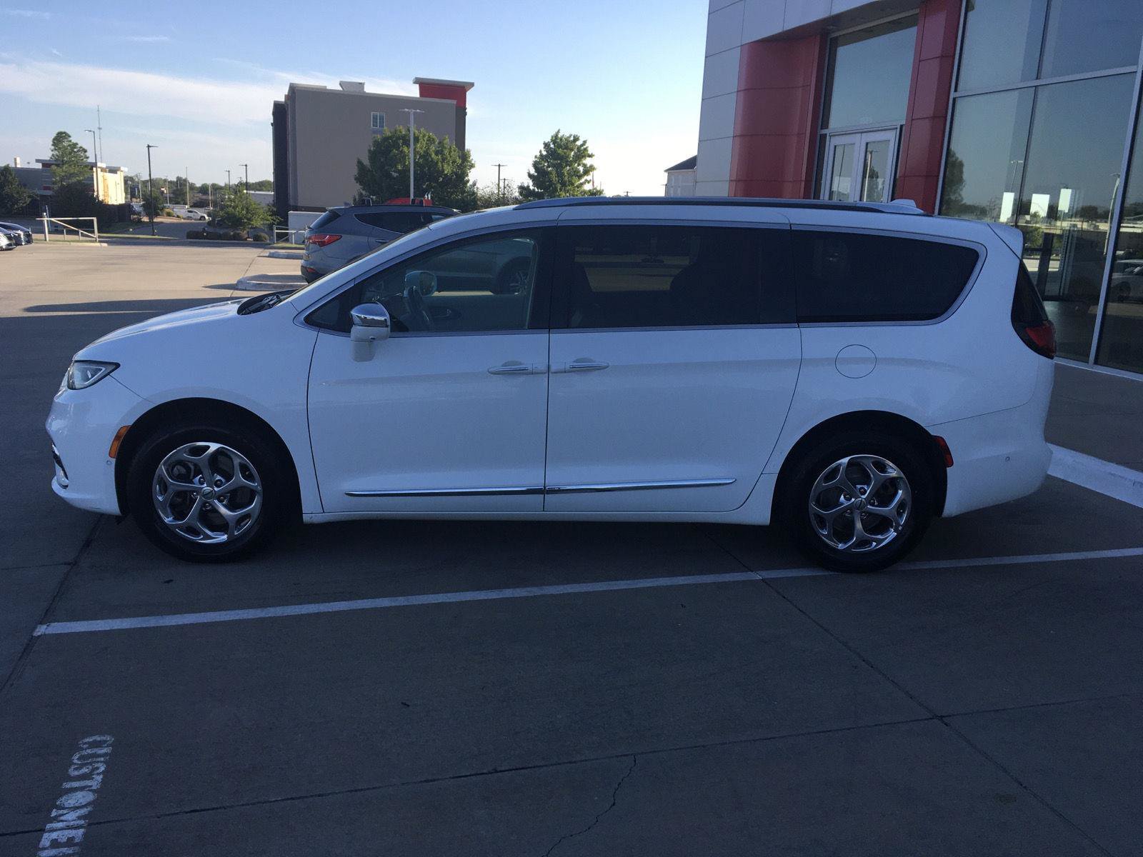 Used 2021 Chrysler Pacifica Limited w/ Premium & Safety Sphere Group AWD/4WD image 11