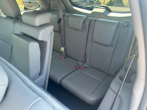 Used 2019 Toyota Highlander XLE AWD/4WD image 15