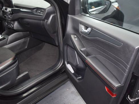 Certified 2025 Ford Escape ST-Line image 17