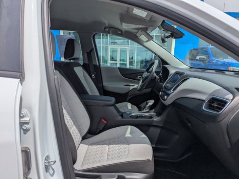 Certified 2022 Chevrolet Equinox LS w/ LPO, Floor Liner Package AWD/4WD image 40