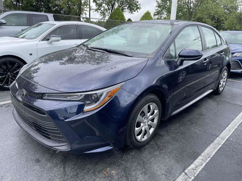 Used 2025 Toyota Corolla LE w/ Convenience Package FWD image 8
