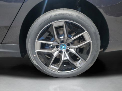 Used 2025 BMW i5 eDrive40i w/ Premium Package image 33