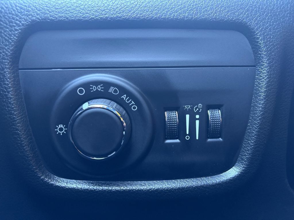 New 2026 Jeep Grand Cherokee Altitude AWD/4WD image 4