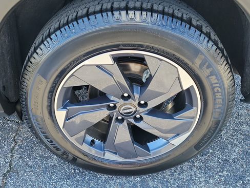 Certified 2024 Nissan Rogue SV FWD image 9