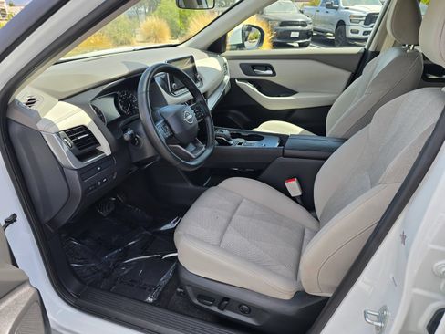 Used 2025 Nissan Rogue SV FWD image 16