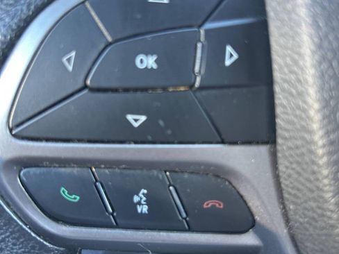 Used 2019 Jeep Cherokee Latitude w/ Popular Appearance Group FWD image 13