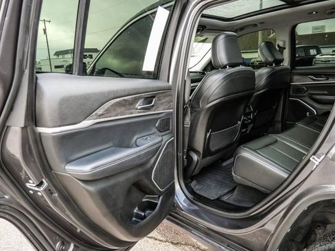 Used 2022 Jeep Grand Cherokee Limited AWD/4WD image 26