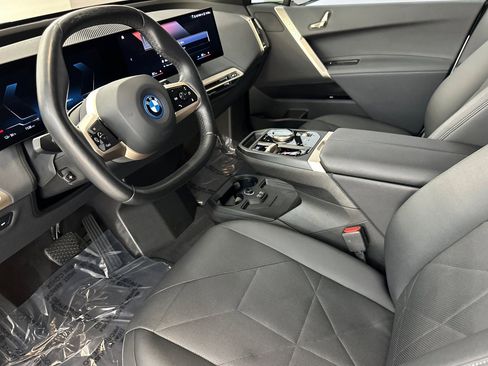 Certified 2023 BMW iX xDrive50 AWD/4WD image 4