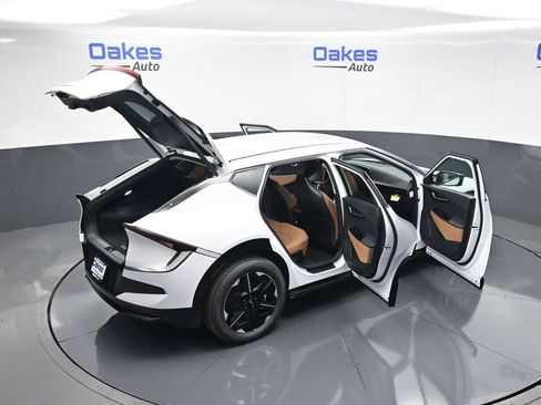 New 2026 Kia EV6 Wind RWD image 57
