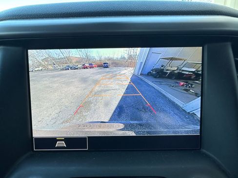 Used 2023 GMC Acadia AT4 w/ Preferred Package image 5