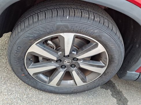 Used 2023 Honda Pilot Touring image 4
