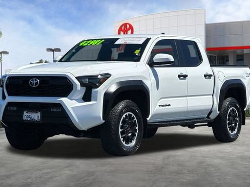 Certified 2025 Toyota Tacoma TRD Off-Road AWD/4WD image 10