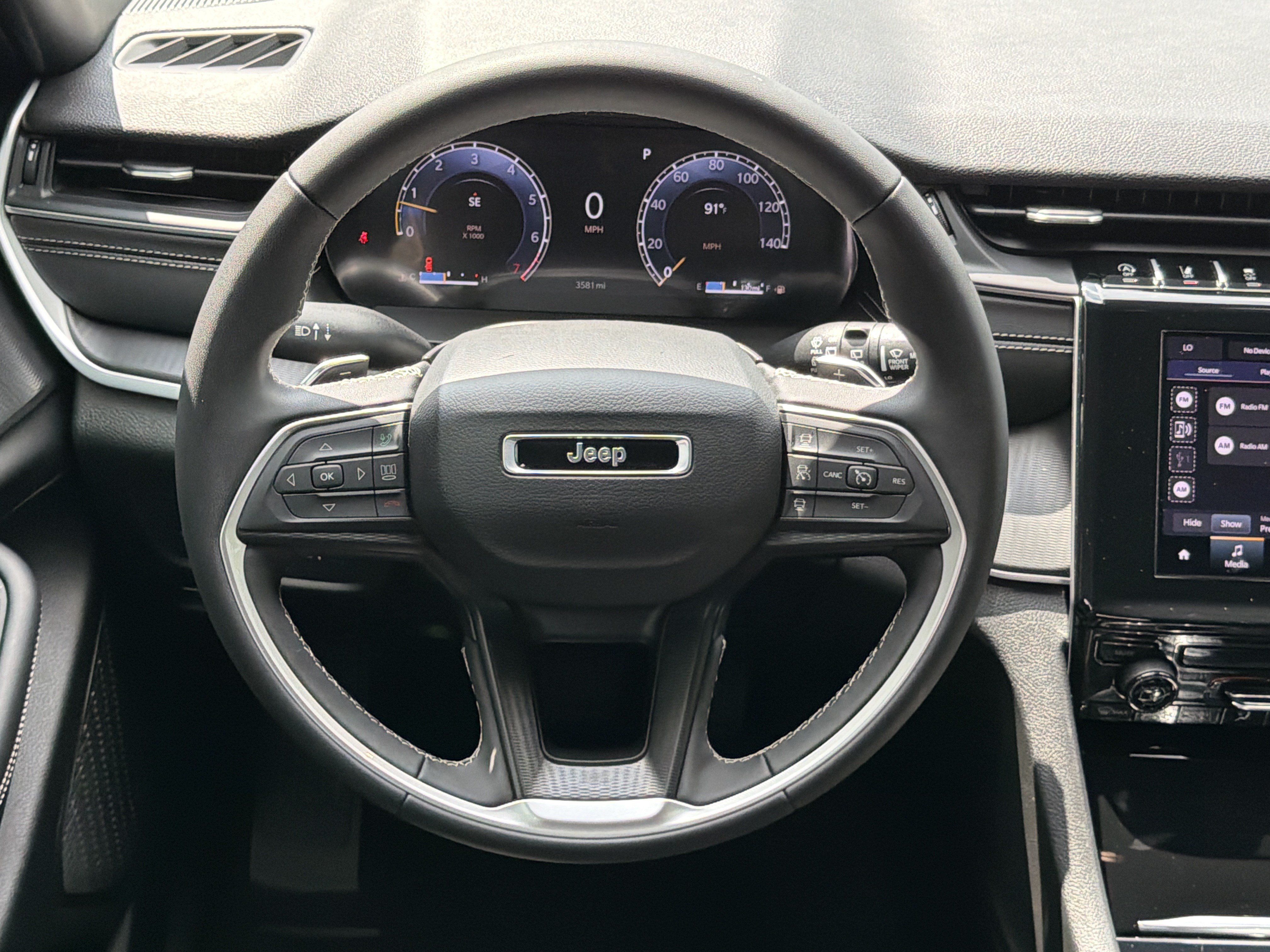 Used 2025 Jeep Grand Cherokee Laredo X RWD image 24