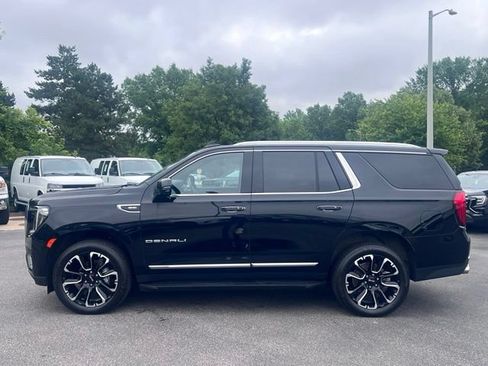 Used 2022 GMC Yukon Denali AWD/4WD image 2