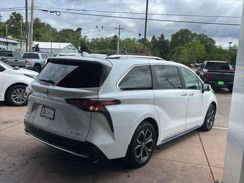 Certified 2025 Toyota Sienna Platinum AWD/4WD image 8