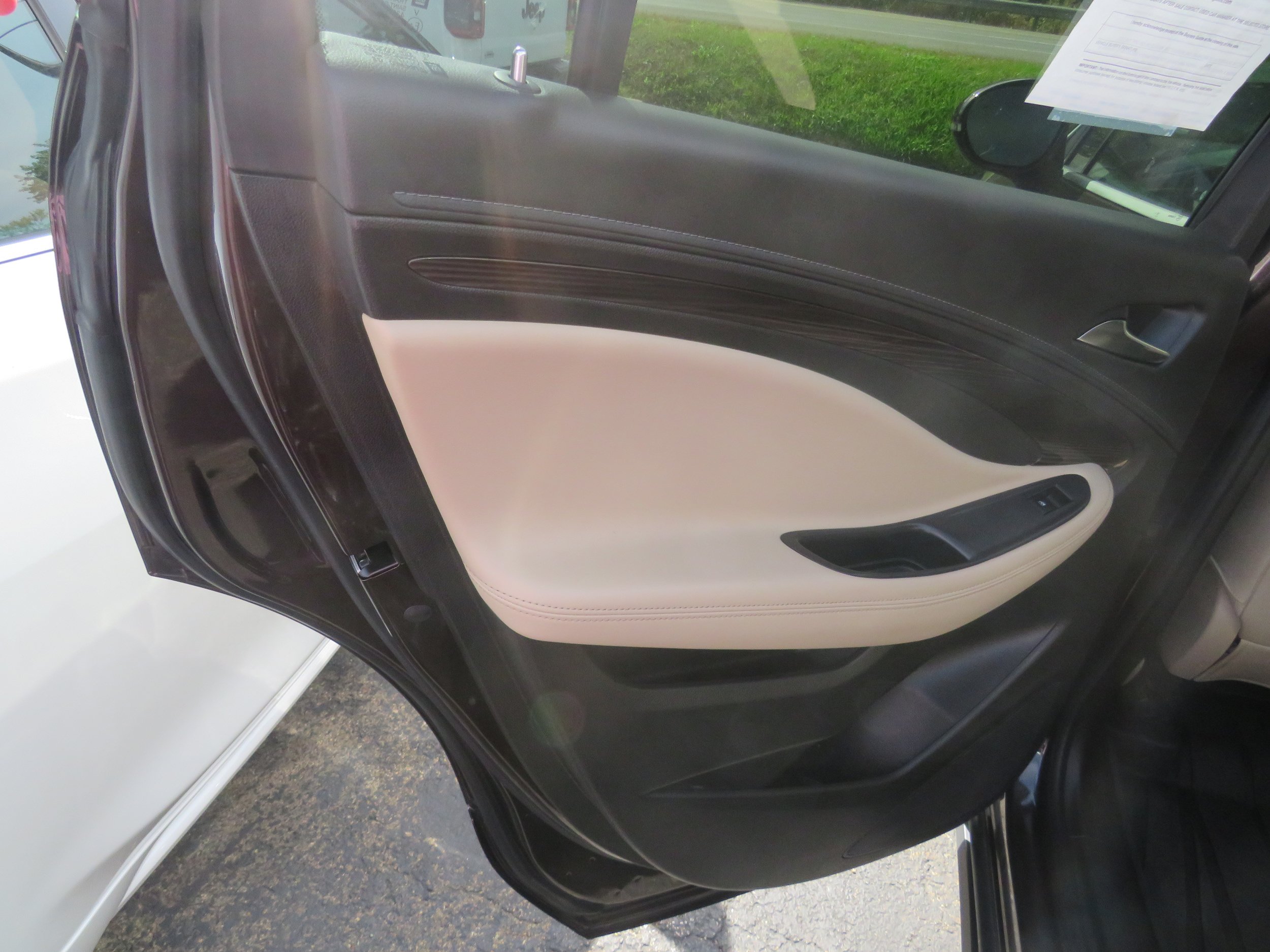 Used 2020 Buick Envision Essence AWD/4WD image 9