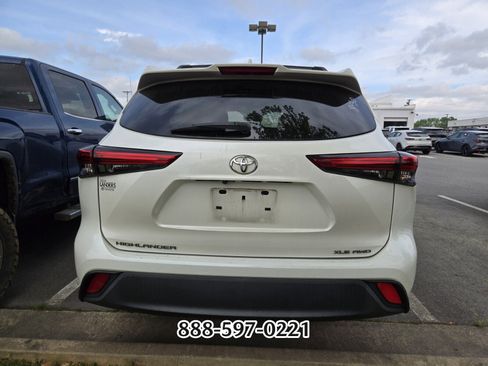 Used 2021 Toyota Highlander XLE image 7