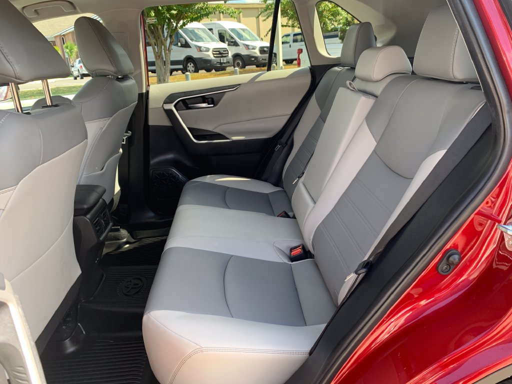 Used 2022 Toyota RAV4 XLE Premium FWD image 28
