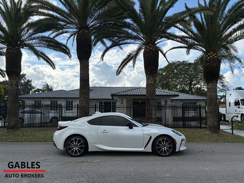 Used 2024 Toyota GR86 image 2