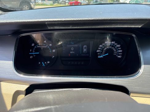 Used 2017 Ford Taurus SEL image 11