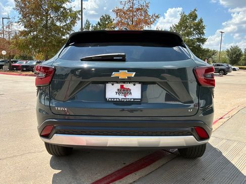 Used 2025 Chevrolet Trax LT w/ LT Convenience Package FWD image 7