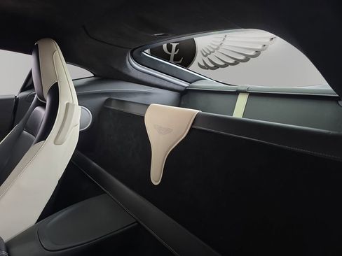Used 2020 Aston Martin V8 Vantage Coupe image 13