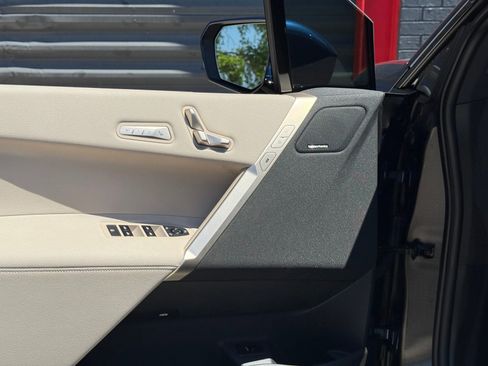 Used 2024 BMW iX xDrive50 w/ Premium Package image 10