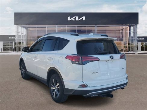 Used 2017 Toyota RAV4 XLE image 4
