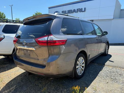 Used 2017 Toyota Sienna Limited AWD/4WD image 3