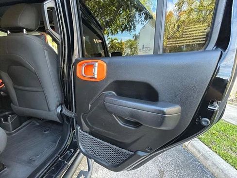 Certified 2022 Jeep Wrangler Unlimited Sport AWD/4WD image 35