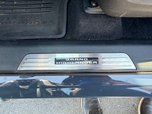 Used 2025 Toyota Grand Highlander AWD Hybrid image 11