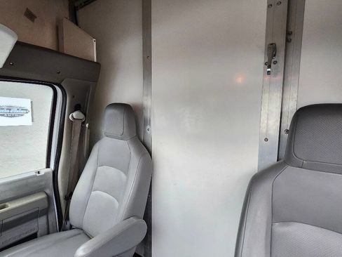 Used 2018 Ford E-350 and Econoline 350 Super Duty w/ Power Windows & Locks Group image 19