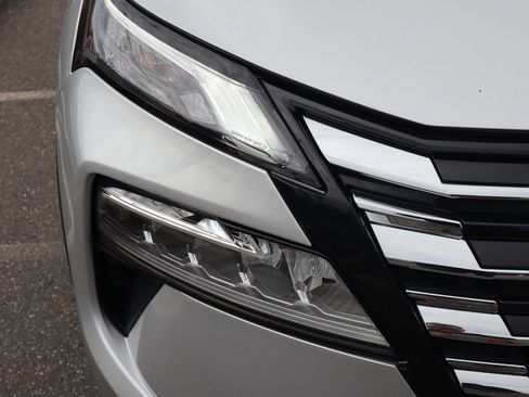 Certified 2025 Nissan Rogue SV AWD/4WD image 12