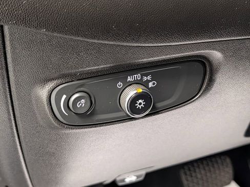 Used 2022 Chevrolet Equinox LT image 16