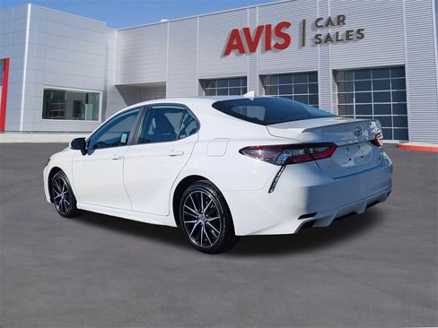 Used 2024 Toyota Camry SE image 9