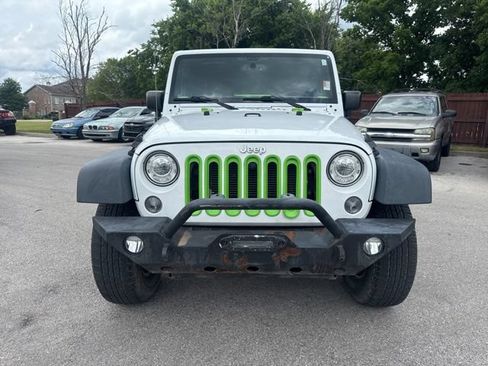 Used 2017 Jeep Wrangler Unlimited Rubicon AWD/4WD image 2