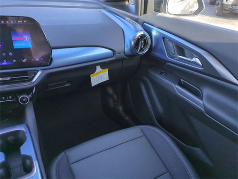 New 2026 Chevrolet Equinox EV LT image 17