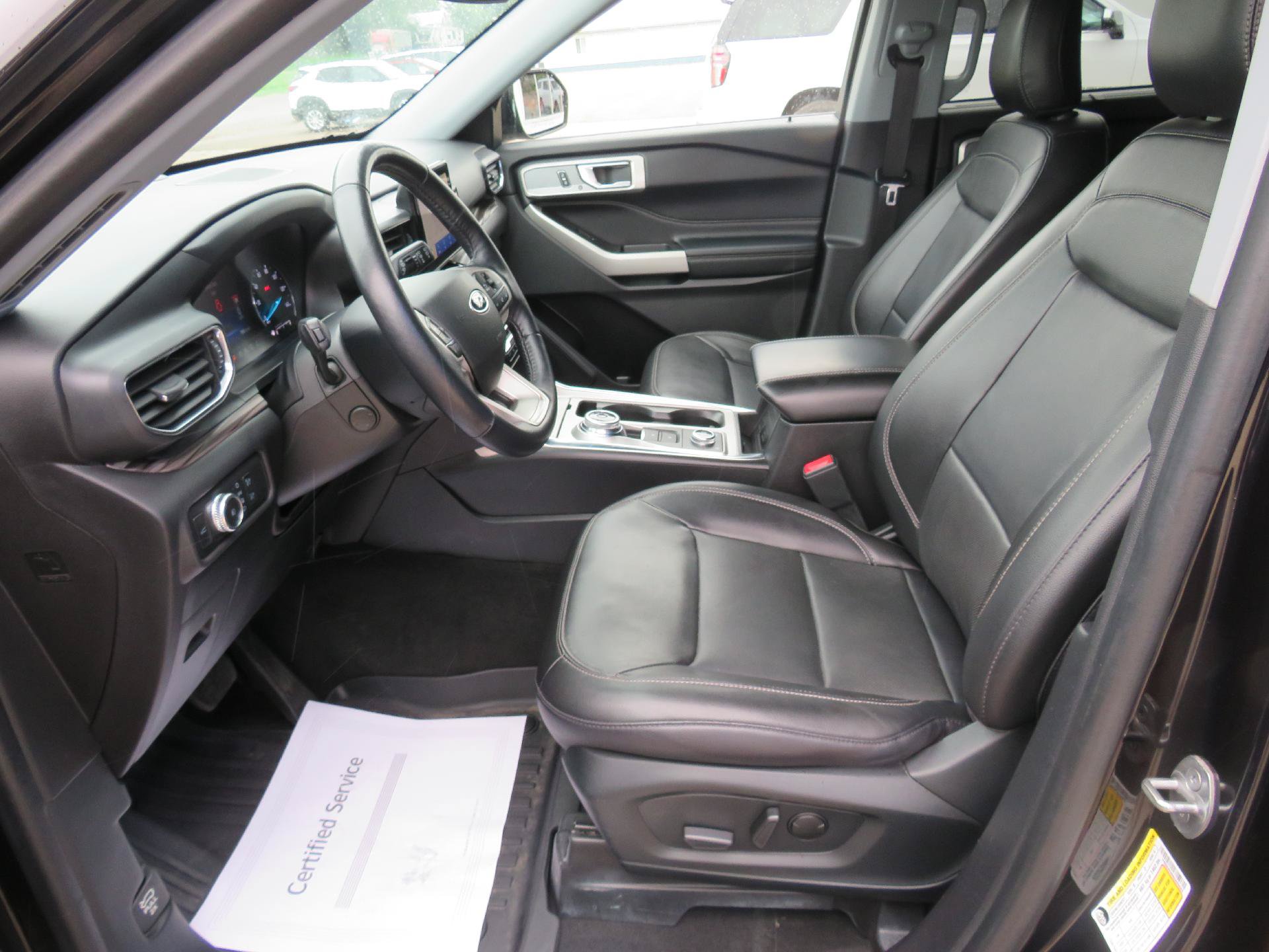Used 2022 Ford Explorer Limited w/ Equipment Group 301A AWD/4WD image 3