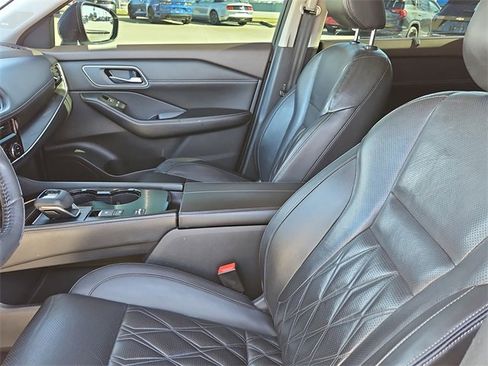 Used 2021 Nissan Rogue Platinum image 16