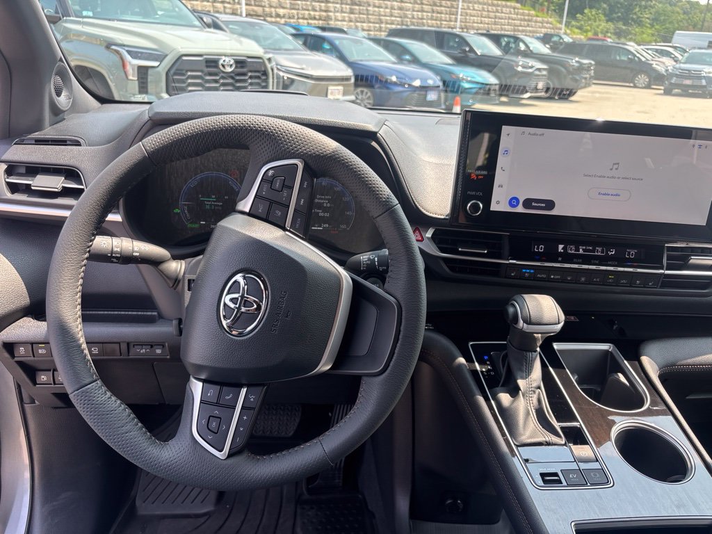 Used 2026 Toyota Sienna Platinum AWD/4WD image 9