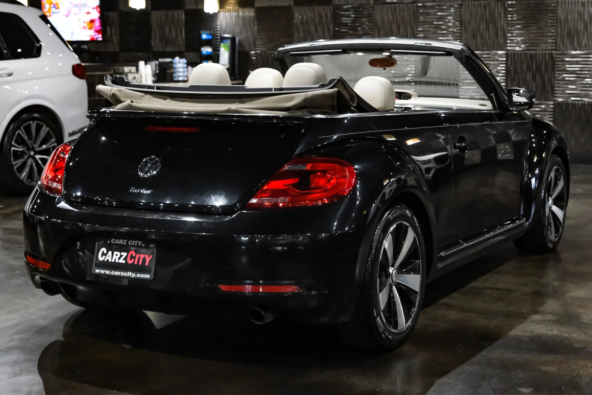 Used 2013 Volkswagen Beetle 2.0T FWD image 11