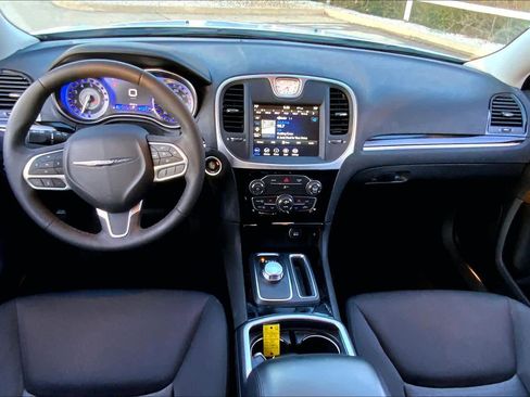 Used 2023 Chrysler 300 Touring w/ Sport Appearance Package image 16