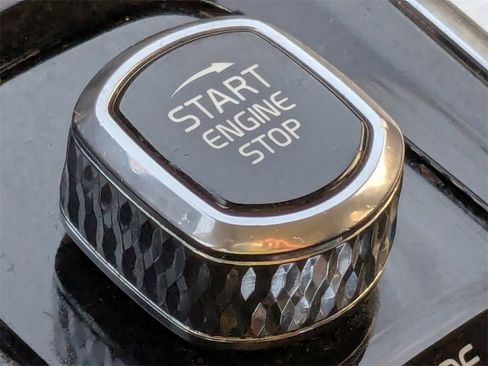 Used 2018 Volvo XC90 T6 Momentum w/ Convenience Package image 38