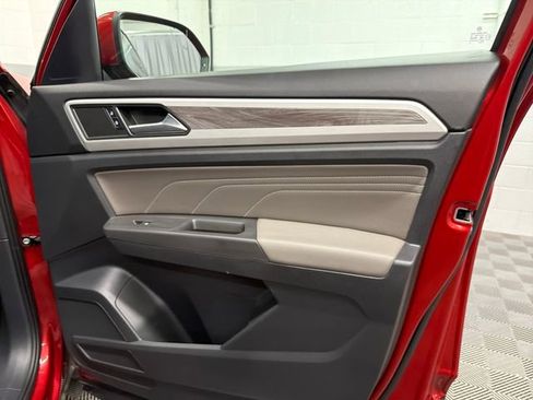 Used 2023 Volkswagen Atlas Cross Sport SE w/ Panoramic Sunroof Package FWD image 33