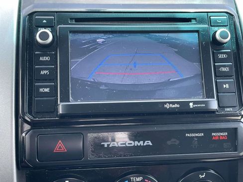 Used 2015 Toyota Tacoma 4x4 Double Cab w/ SR5 Package image 30