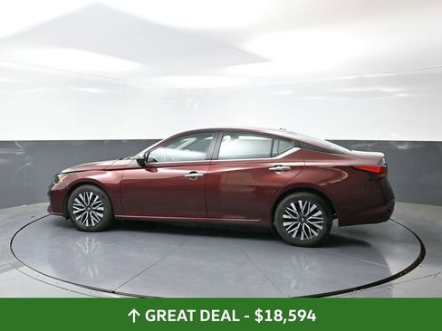 Used 2024 Nissan Altima 2.5 SV image 10