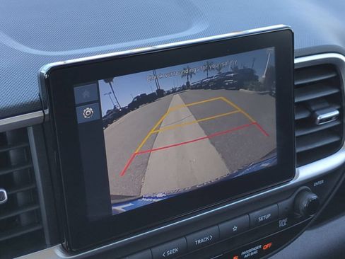 Used 2025 Hyundai Venue SEL FWD image 14