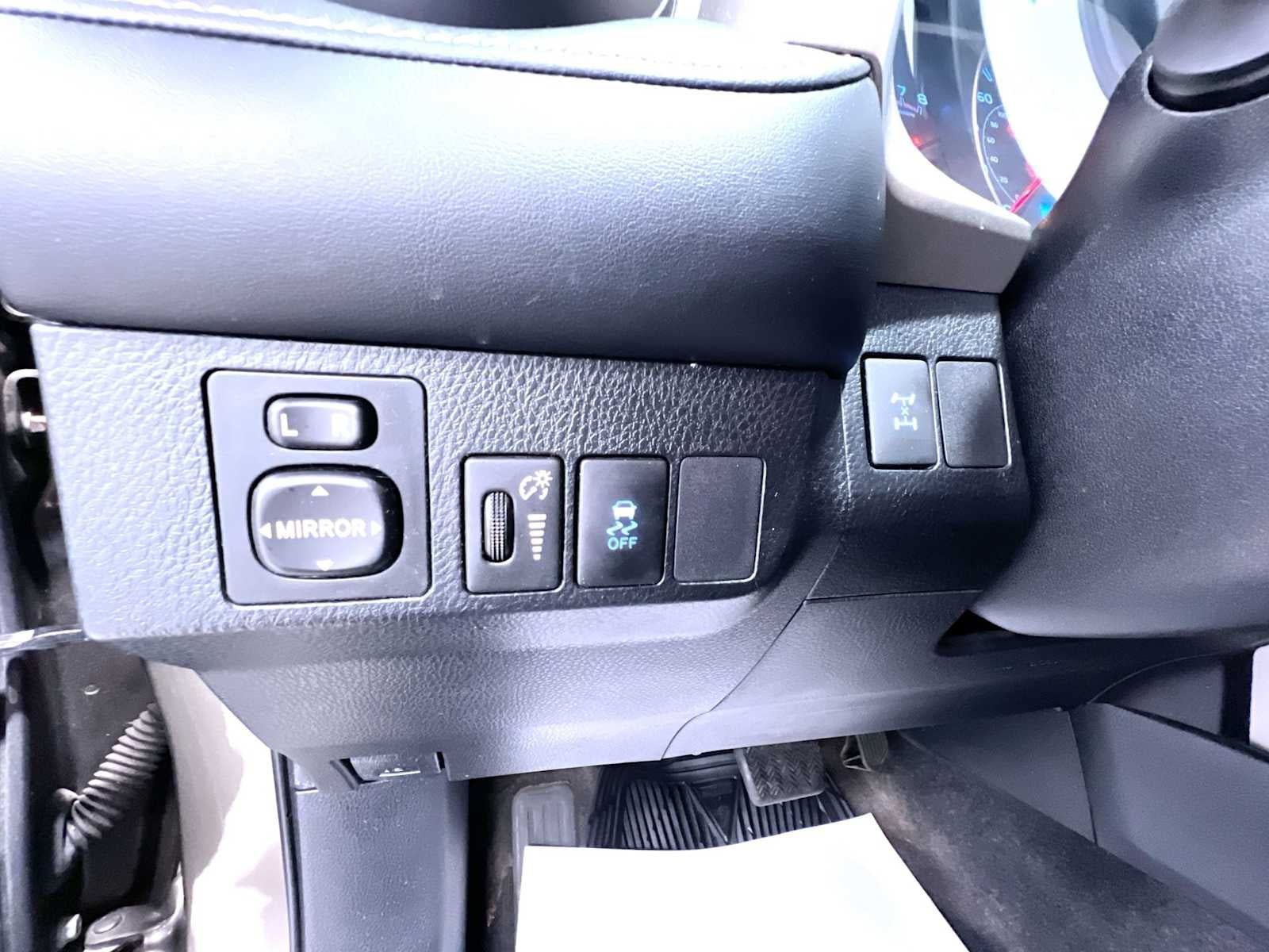 Used 2013 Toyota RAV4 XLE AWD/4WD image 16